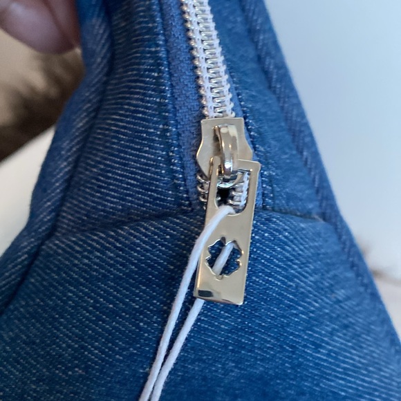 BNWT Lucky Brand Multi-functional Travle Wedge Pouch - Picture 8 of 11